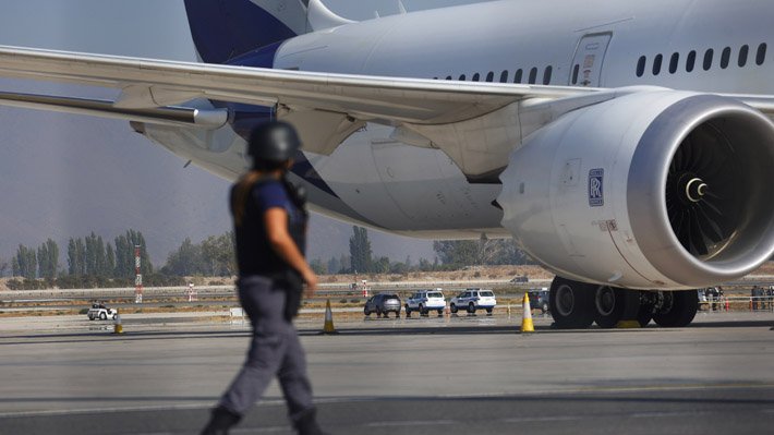 Detienen a ecuatoriano tras ser sorprendido en una zona de carga del Aeropuerto de Santiago