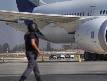Detienen a ecuatoriano tras ser sorprendido en una zona de carga del Aeropuerto de Santiago