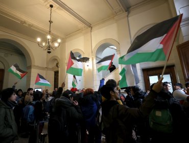 Diputados ofician a rectora de la Universidad de Chile por manifestación propalestina en charla magistral