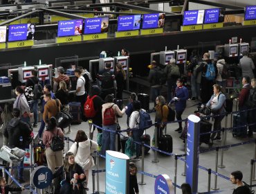 Flujo de pasajeros en el Aeropuerto de Santiago aumentó un 11% durante el mes de abril