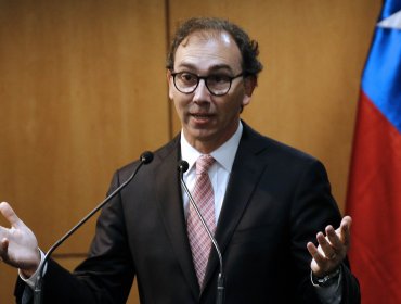 Exministro Figueroa dice que el gobierno sabe que la condonación del CAE "es una promesa imposible de cumplir"