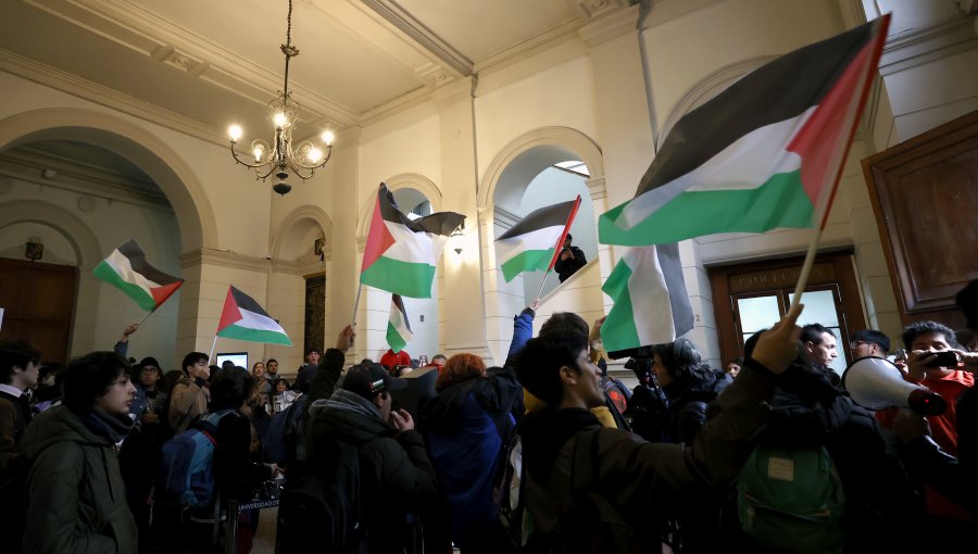 Diputados ofician a rectora de la Universidad de Chile por manifestación propalestina en charla magistral