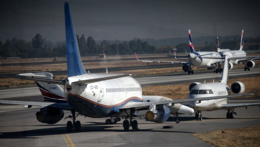 Ecuatoriano detenido en la losa del Aeropuerto de Santiago buscaba subirse a un avión para salir del país