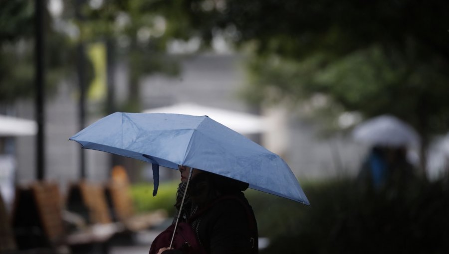 Declaran Alerta Temprana Preventiva para 10 comunas de la región Metropolitana por precipitaciones y viento