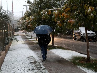 Declaran Alerta Preventiva para 13 comunas de la Región Metropolitana por pronóstico de lluvia y nieve