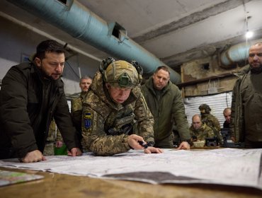 Presidente de Ucrania asegura que están "frenando" a las tropas rusas en Járkov y Donetsk