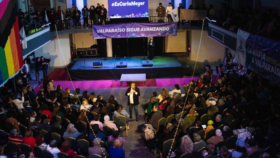 En encuentro junto a dirigencias porteñas, Carla Meyer ratifica su candidatura al municipio de Valparaíso