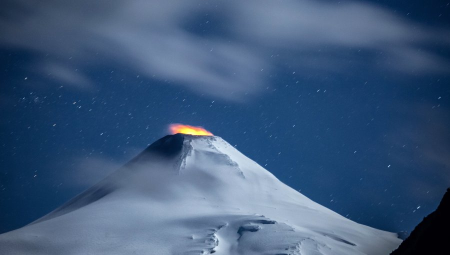 Senapred refuerza alerta amarilla tras emisión de gases en el volcán Villarrica