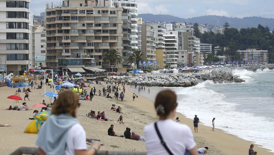 400 mil vehículos salen de Santiago y ocupación hotelera en Viña llega al 70%