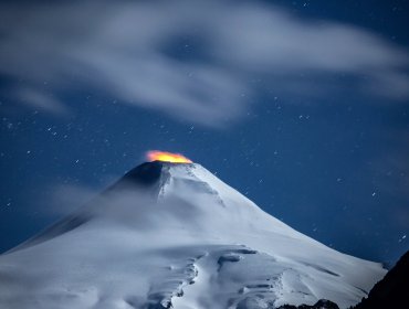 Senapred refuerza alerta amarilla tras emisión de gases en el volcán Villarrica