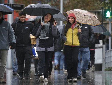 Sistema frontal llega con tormentas eléctricas y posibles remociones en masa a la zona centro sur del país