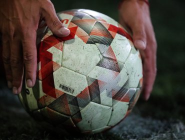 Suspenden por lluvias el encuentro entre U. Española contra U. La Calera en el estadio Santa Laura