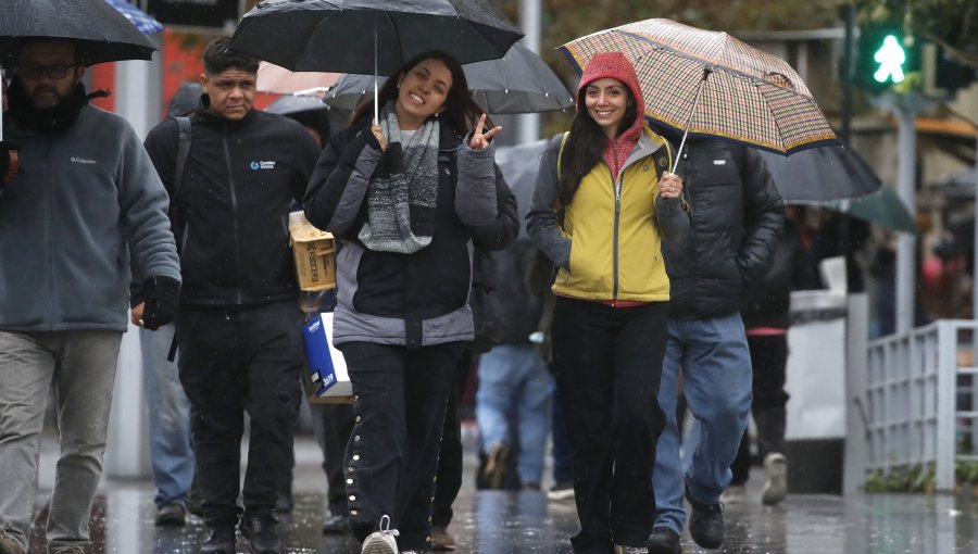 Sistema frontal llega con tormentas eléctricas y posibles remociones en masa a la zona centro sur del país