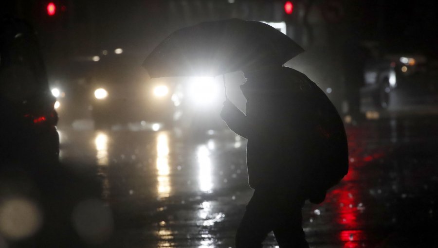 Sernac y Superintendencia de Electricidad monitorean cortes de luz por frente de mal tiempo