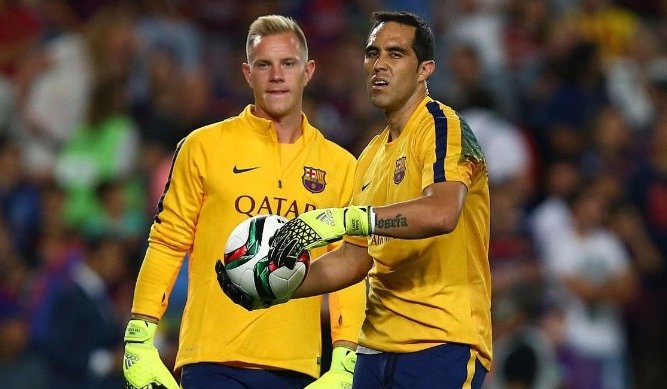 Ter Stegen recordó la lucha por el arco del Barcelona con Bravo y afirmó que el chileno "lo hizo espectacular"