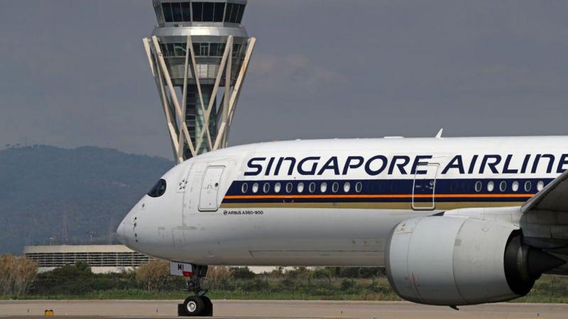 Varios heridos del vuelo de Singapore Airlines requieren operaciones de columna tras fuertes turbulencias