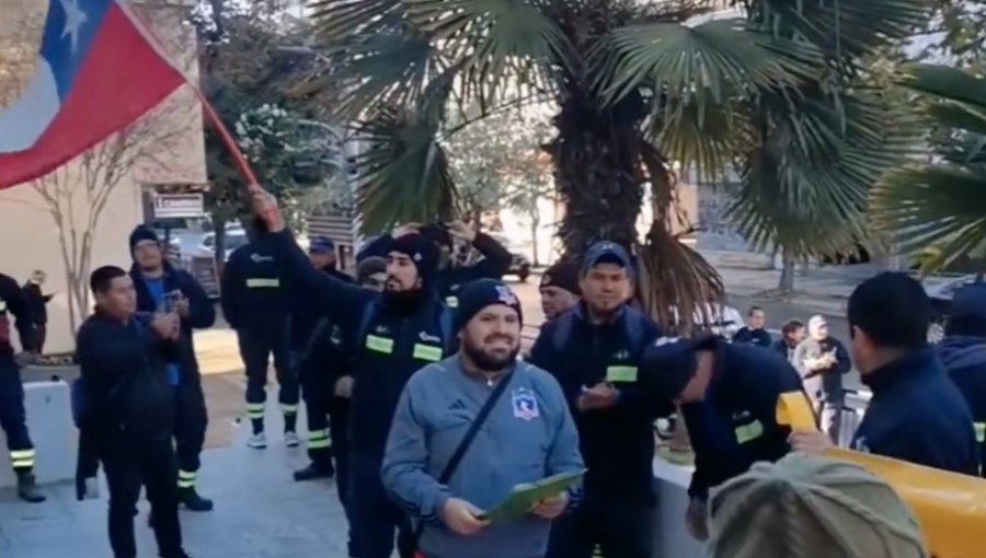 Trabajadores del aseo de la Municipalidad de Viña del Mar se manifiestan para exigir mejores condiciones laborales