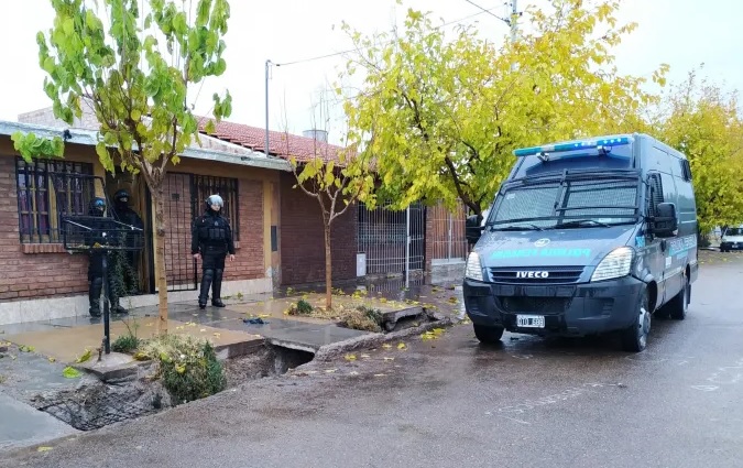 Desbaratan banda de camioneros chilenos que ingresaban armas desde Mendoza: las vendían a organizaciones criminales