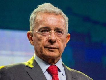 Fiscalía de Colombia acusa formalmente al expresidente Uribe por delitos de soborno y manipulación de testigos