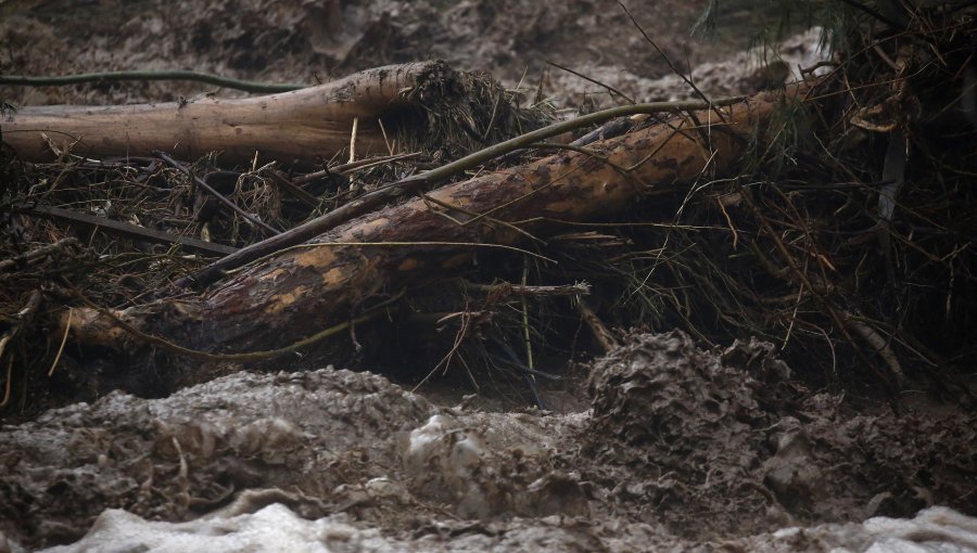 Al menos 300 personas se encuentran sepultadas por avalancha de tierra en Papúa Nueva Guinea