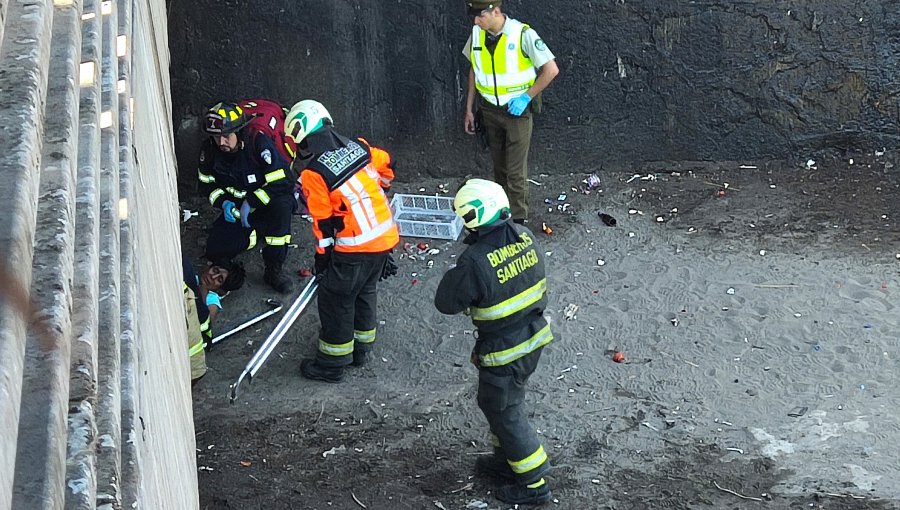 Carabineros investiga hallazgo de cadáver en el lecho del río Mapocho