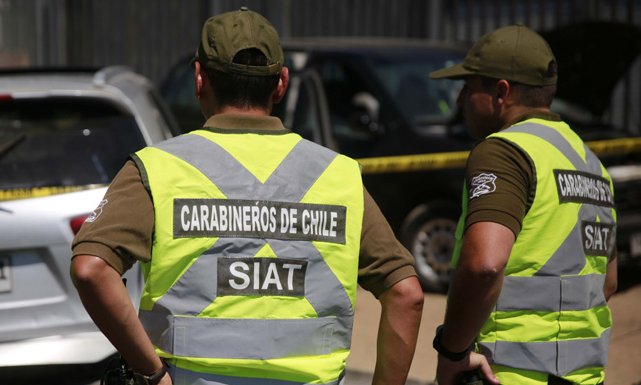 Persecución policial culmina con accidente múltiple y tres detenidos en la Autopista Central en Santiago