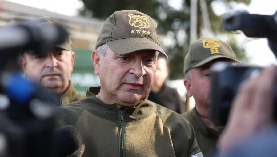 General Yáñez asistió a acto en memoria de carabineros asesinados hace un mes en Cañete