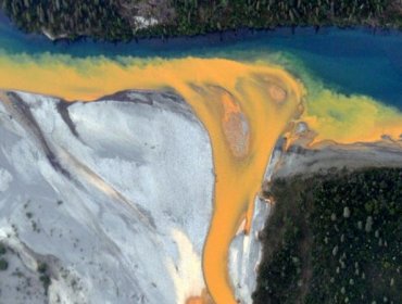 Drenaje ácido de rocas: Por qué algunos ríos de Alaska se están volviendo naranjas