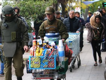 Allanan edificios usados para almacenar carros ilegales para la venta de comida callejera en Independencia