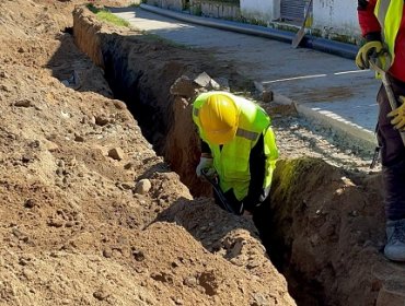 Avanzan obras de renovación de redes de agua potable y alcantarillado en Quilpué: inversión bordea los U$3 millones