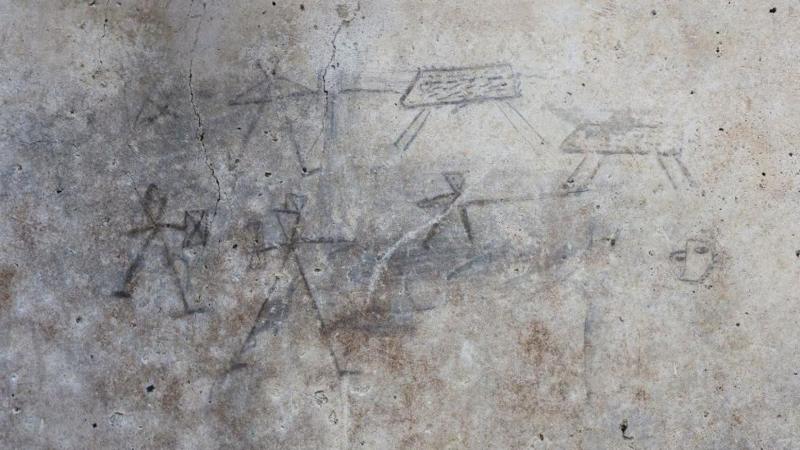 Descubren en Pompeya dibujos de gladiadores y cazadores realizados a carboncillo por niños