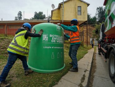 Ley de Reciclaje comienza a ser implementada en Viña del Mar: instalan campanas para depositar botellas y envases de vidrio