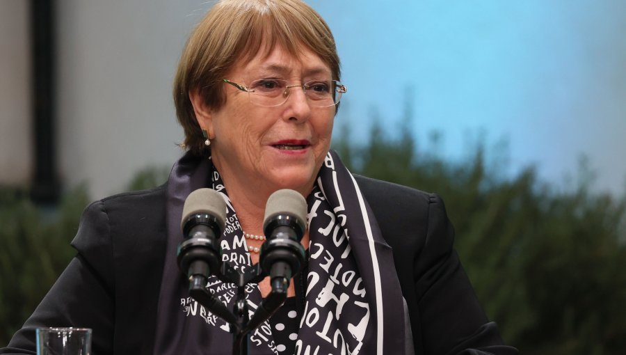 Michelle Bachelet informó al presidente Boric que no asistirá a la Cuenta Pública debido a un resfrío