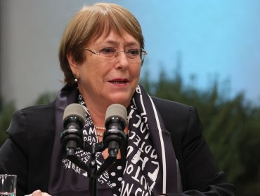 Michelle Bachelet informó al presidente Boric que no asistirá a la Cuenta Pública debido a un resfrío