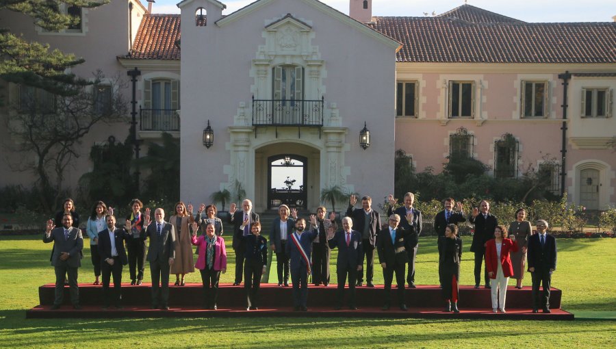 Presidente Boric y sus ministros participaron en la tradicional fotografía previo a la Cuenta Pública en el palacio de Viña del Mar