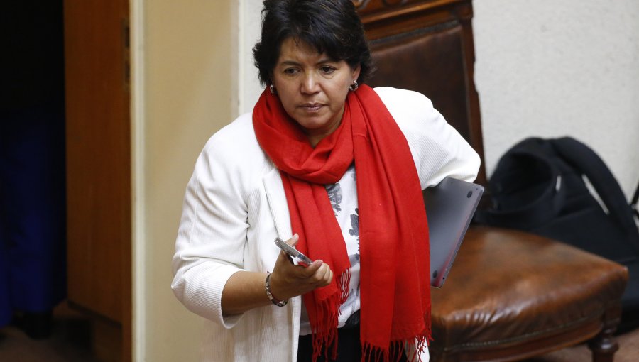 Senadora Provoste por Presidente Boric: "Recibe a un senador para comer un completo y no a una comisión"