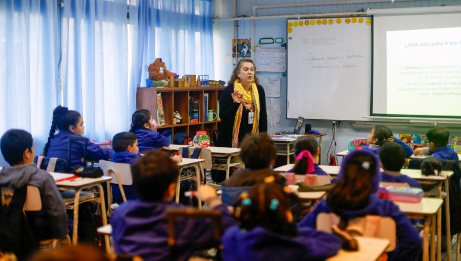 Asistencia escolar promedio en la región de Valparaíso llegó al 89,7% en abril: aumentó 0,4 puntos en comparación al 2023