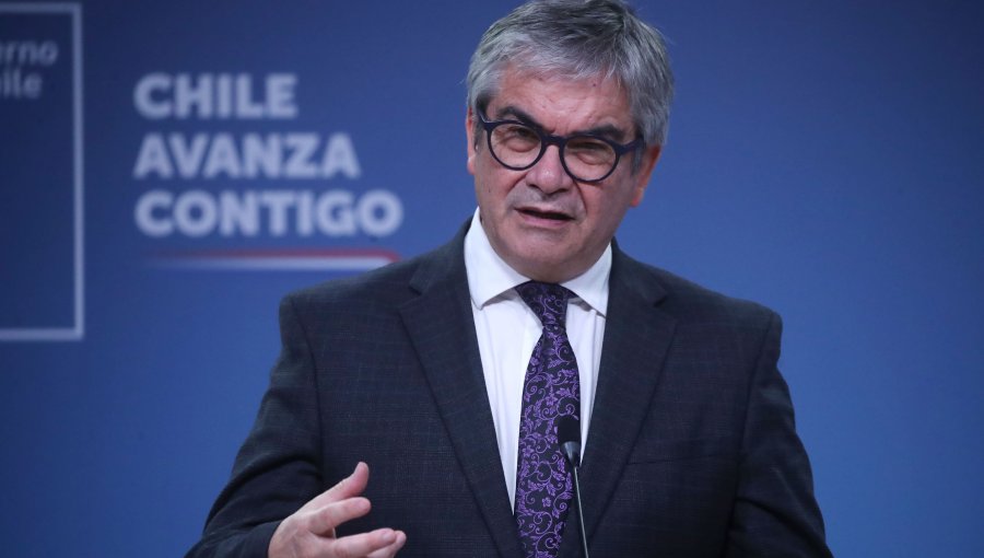 Ministro de Hacienda destaca que la inflación "sigue en el camino de la estabilización" y prevé nuevas bajas en el precio de bencinas