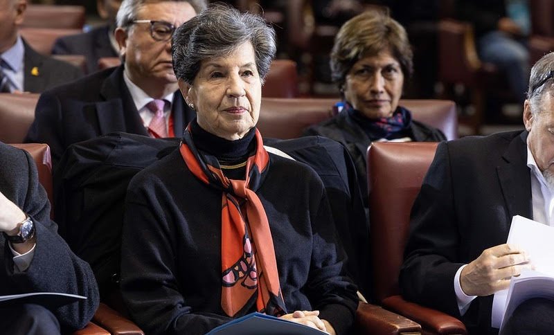 Senadora Allende pide al gobierno que aclare la rebaja del límite del consumo de agua potable que puede recibir subsidio