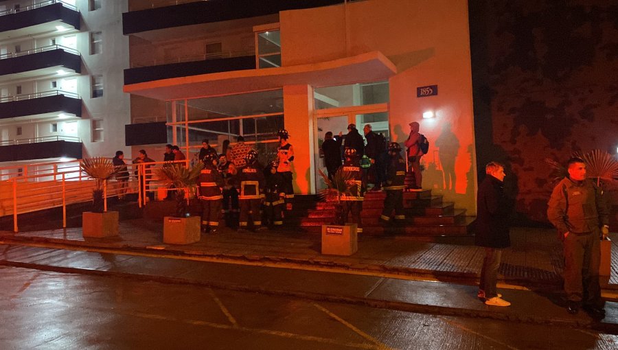 Familias de edificio de Reñaca debieron evacuar de manera preventiva por socavón a los pies de la construcción