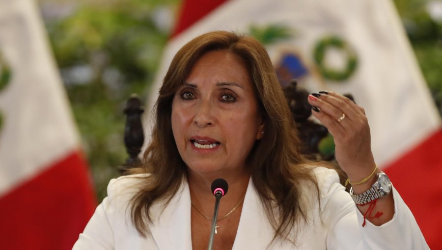 Presidenta de Perú promulga ley que impide acusar a partidos políticos por corrupción