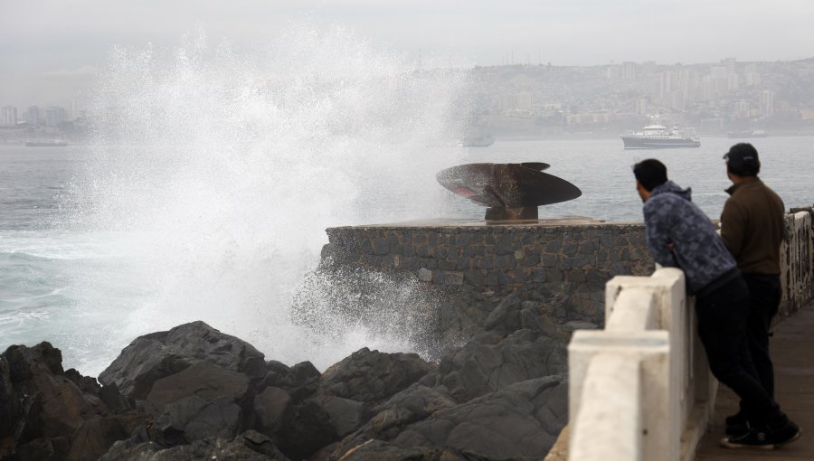 Marejadas anormales en la región de Valparaíso: Armada prevé sobrepasos y/o destrucción en el borde costero