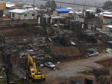 Gobierno reconoce posibilidad de remociones en masa en zonas afectadas por megaincendio: "Complicaría el plan de reconstrucción"