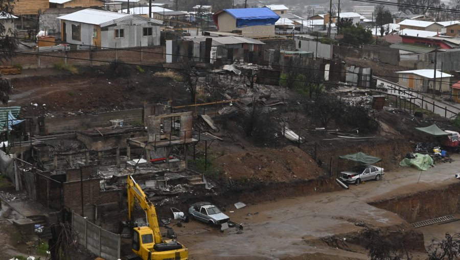 Gobierno reconoce posibilidad de remociones en masa en zonas afectadas por megaincendio: "Complicaría el plan de reconstrucción"