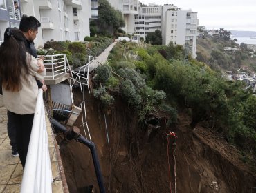 Delegación extiende recomendación de evacuar edificios aledaños al tercer socavón en Reñaca: "Entendemos que hay un riesgo"