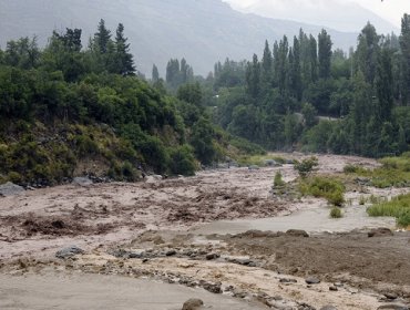 Aguas Andinas descarta aumento de turbiedad en río Maipo debido a la lluvia