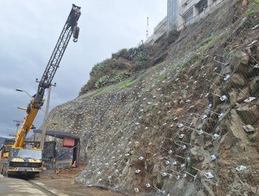 Culminan obras de protección en la Av. Altamirano de Valparaíso tras derrumbe en talud con afectación a vehículos