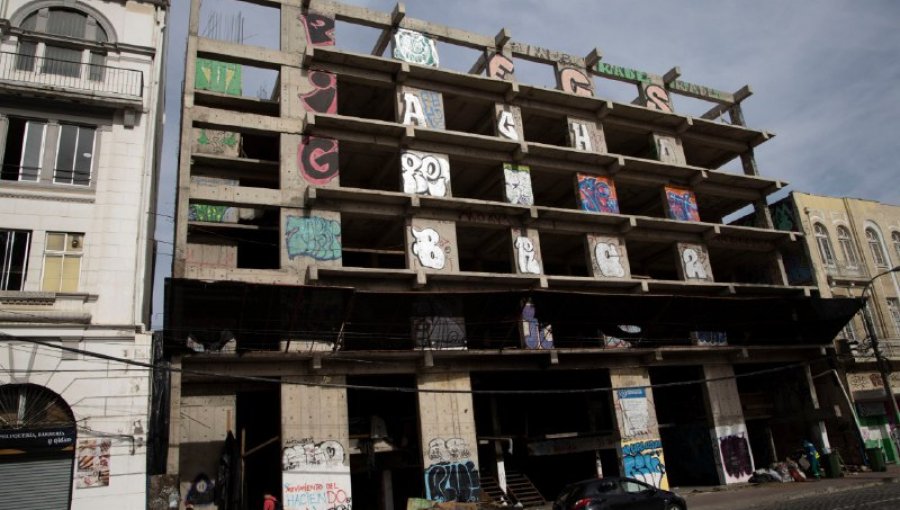Municipio de Valparaíso busca declarar como "abandonado" el edificio de calle Freire donde un hombre fue hallado muerto
