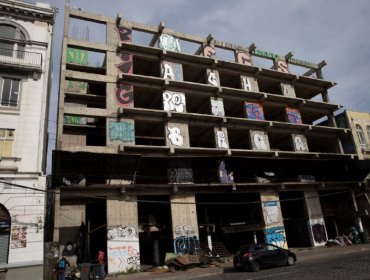 Municipio de Valparaíso busca declarar como "abandonado" el edificio de calle Freire donde un hombre fue hallado muerto