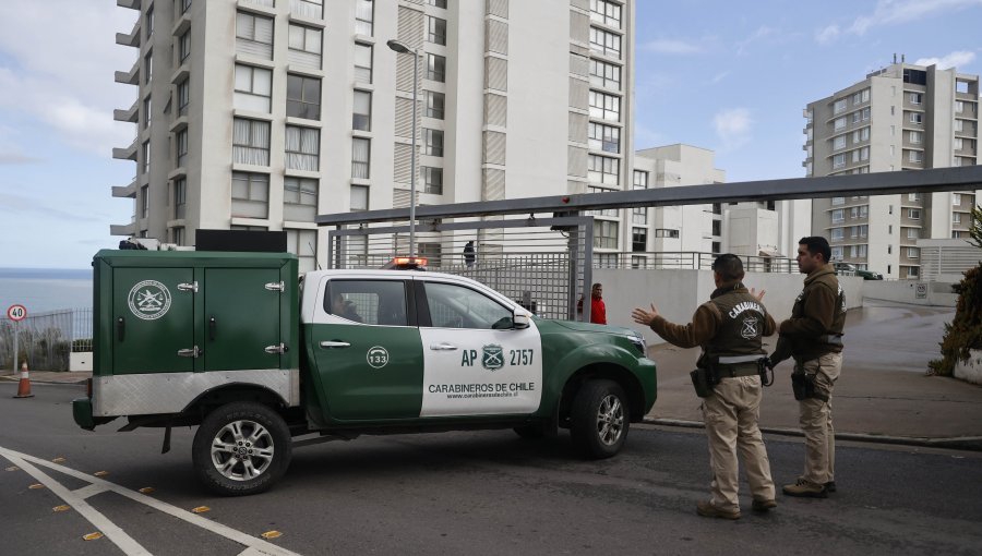 Robos en departamentos de edificio evacuado por socavón en Reñaca desatan ofensiva política-vecinal por la "cabeza" de la Delegada